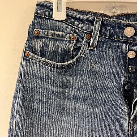 Levis 501 Straight Leg Button Fly 5 Pocket Jeans size 28 - Picture 4 of 9